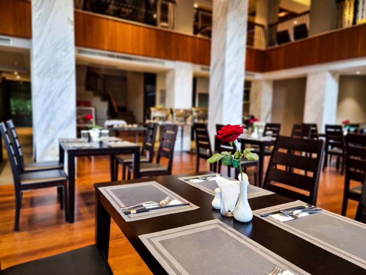 Prince Hotel Yangon Luaran gambar